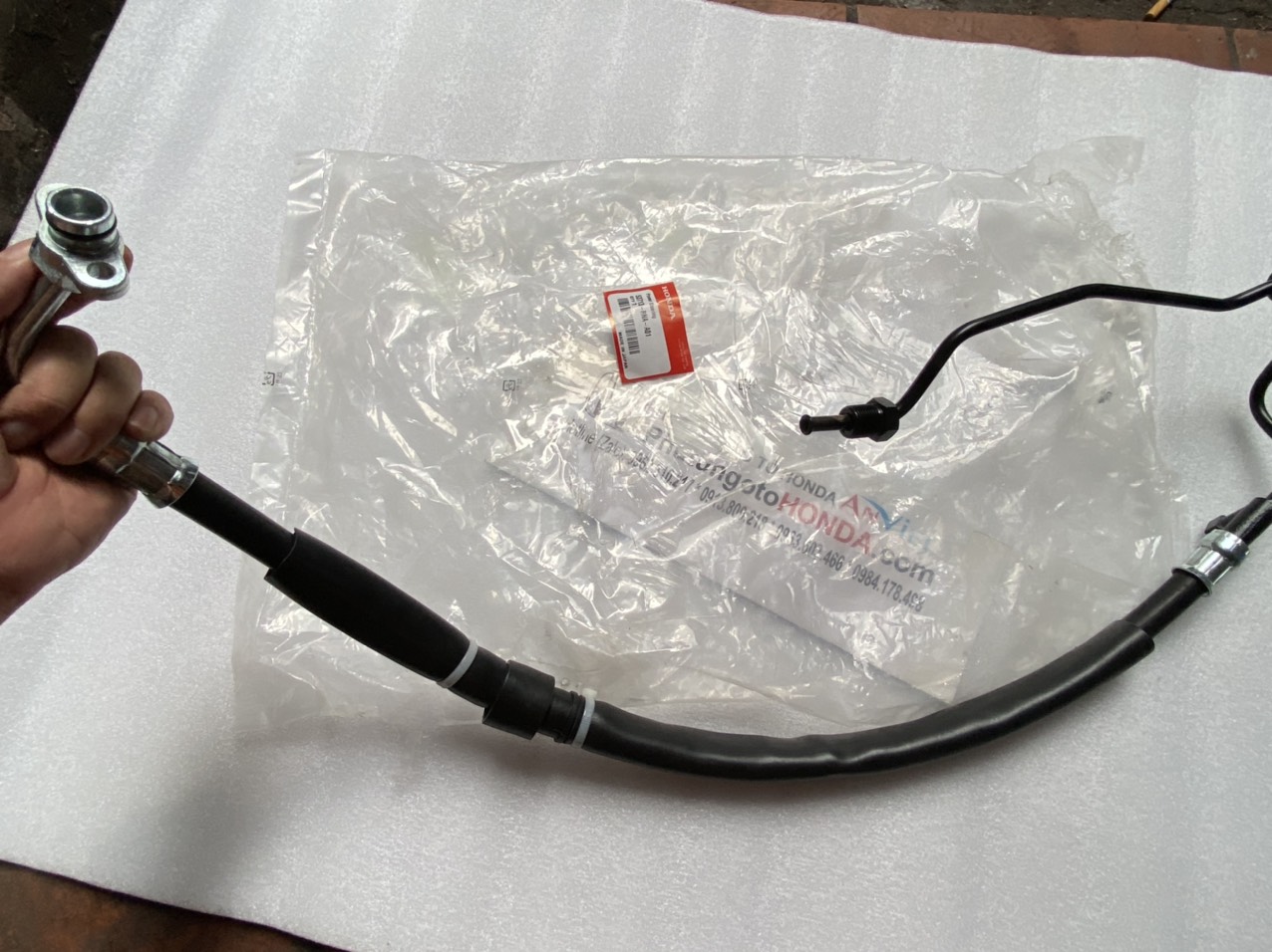 Tuy ô cao áp từ bơm trợ lực lái vào thước lái xe Honda CIVIC